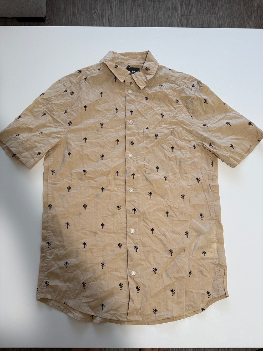 H&M Tan Short-Sleeve Button-Down Shirt with Palm Tree Print Sz S
